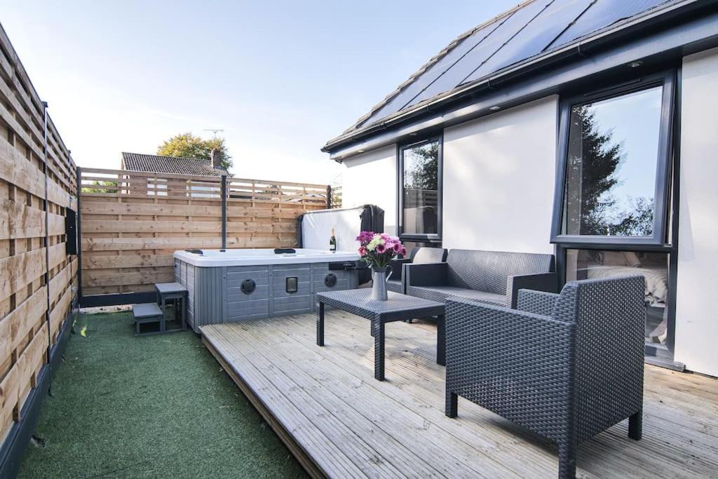 Hoxne Cottages - Sunflower Cottage With Private Hot Tub York Exterior photo